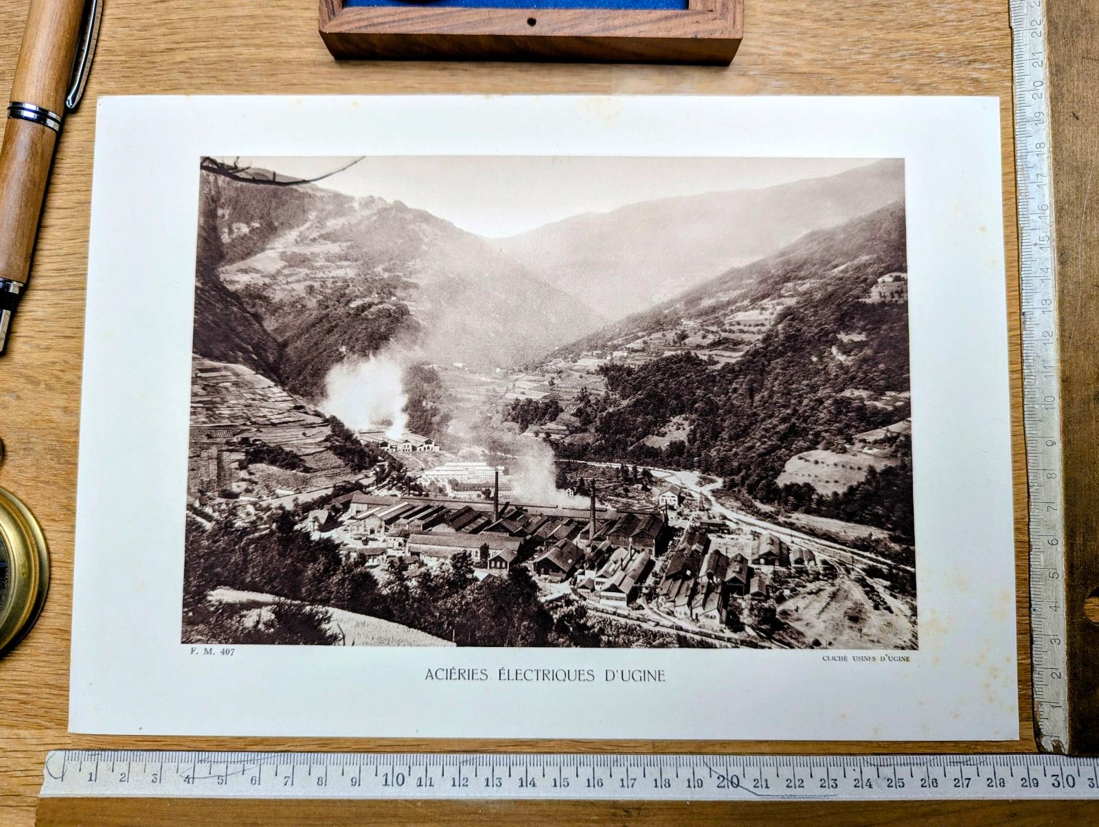 Ugine, Savoie. Planche photo imprimée en 1942.
